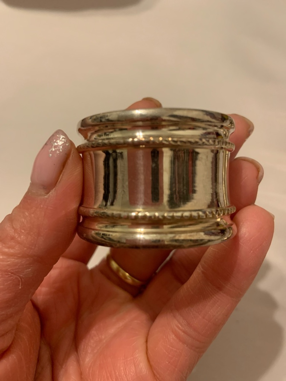 Set of 12 Silver-Tone Beaded Edge Napkin Rings - Picture 2 of 4